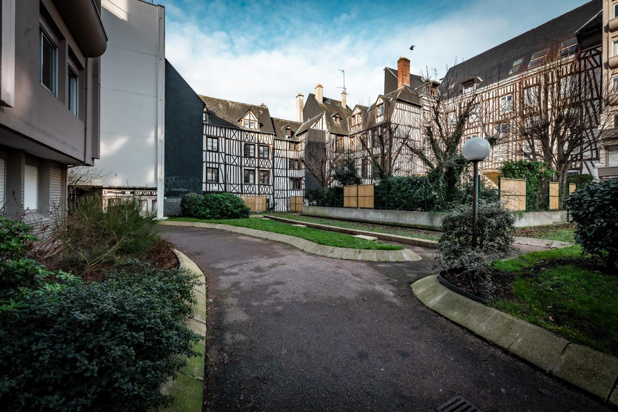 Aux Jardins De L'Hotel De Ville - Appartement Hypercentre Avec Parking Prive Rouen Buitenkant foto