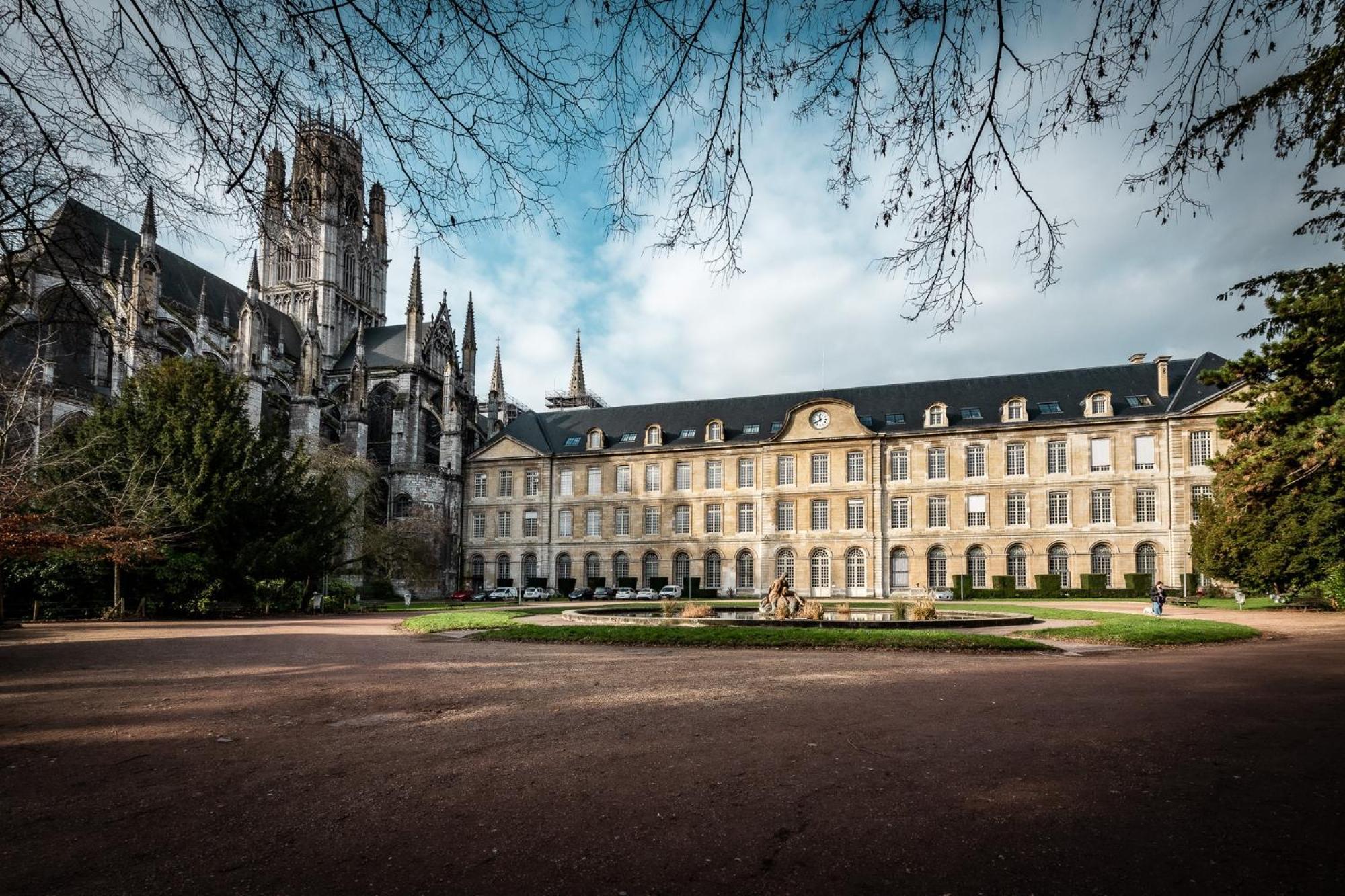 Aux Jardins De L'Hotel De Ville - Appartement Hypercentre Avec Parking Prive Rouen Buitenkant foto
